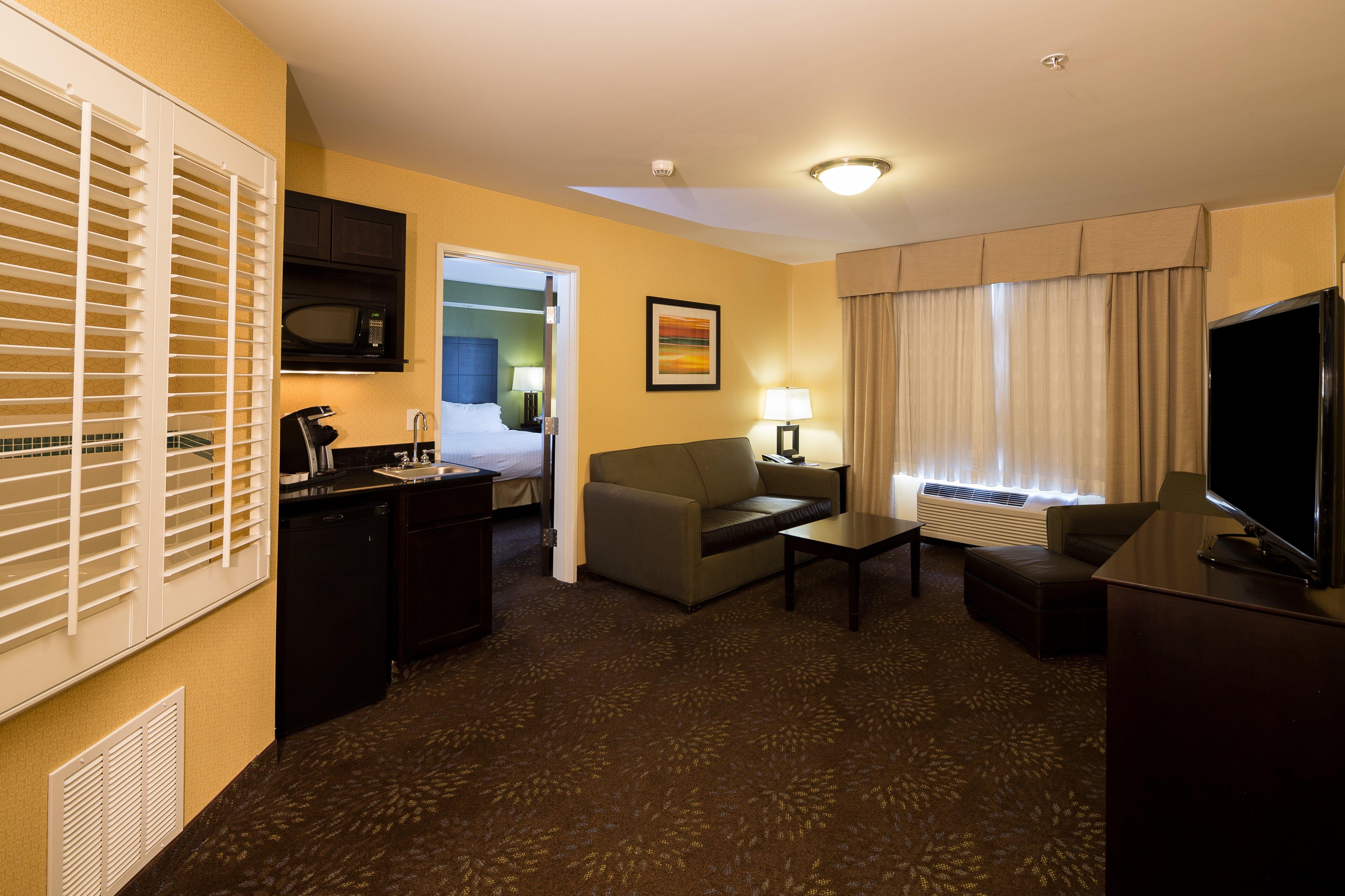 Holiday Inn Express And Suites Detroit North-Troy By Ihg Exterior photo