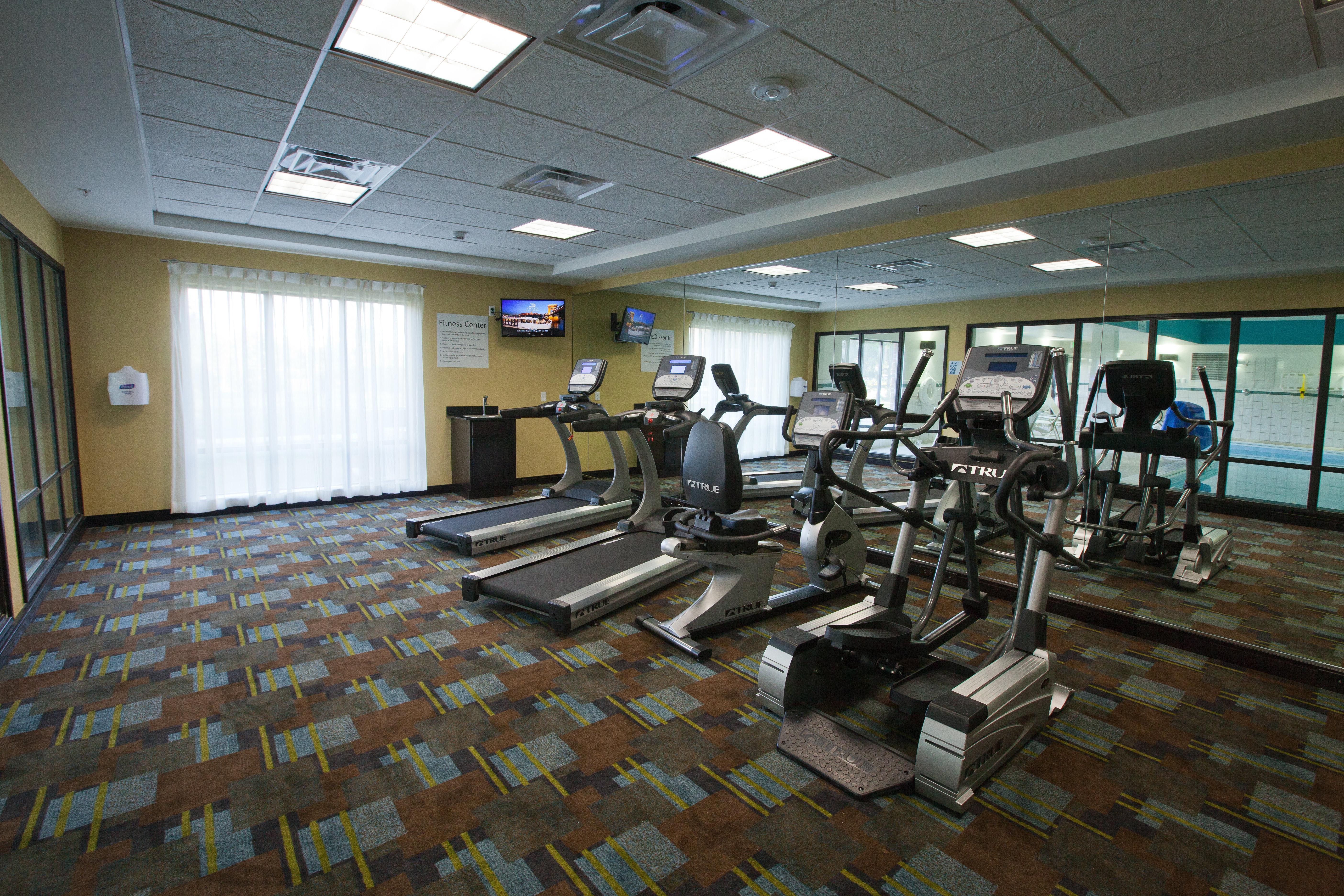 Holiday Inn Express And Suites Detroit North-Troy By Ihg Exterior photo